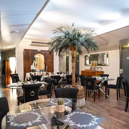Hotel Les Arcades 2*