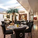 Les Arcades Hotel