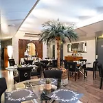 Hotel Les Arcades 2*