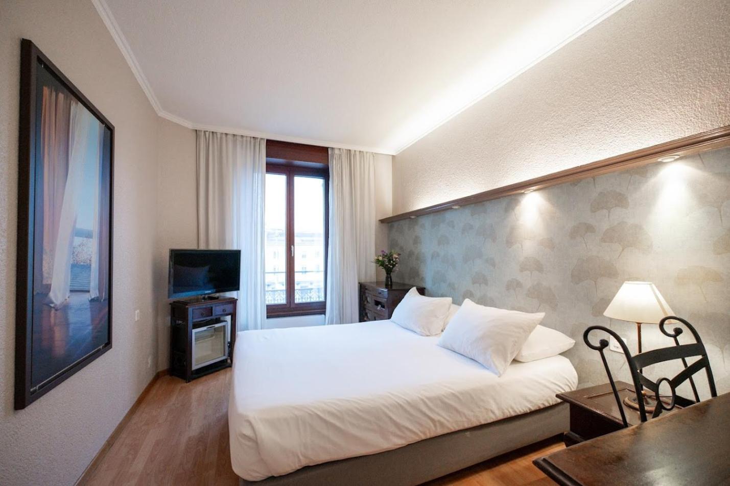 Hotel Les Arcades 2*