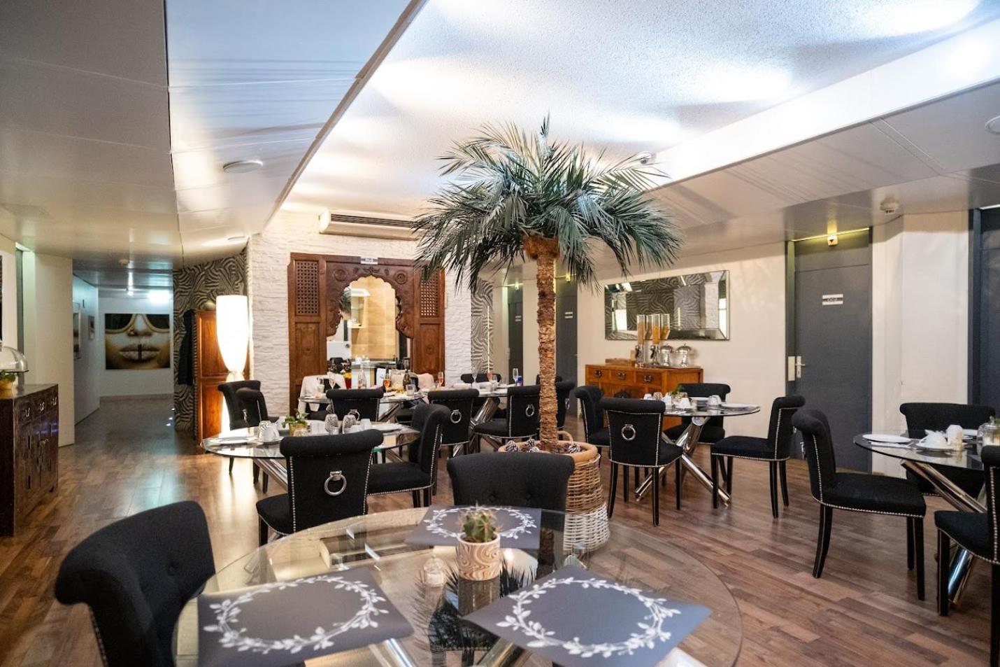 Hotel Les Arcades 2*